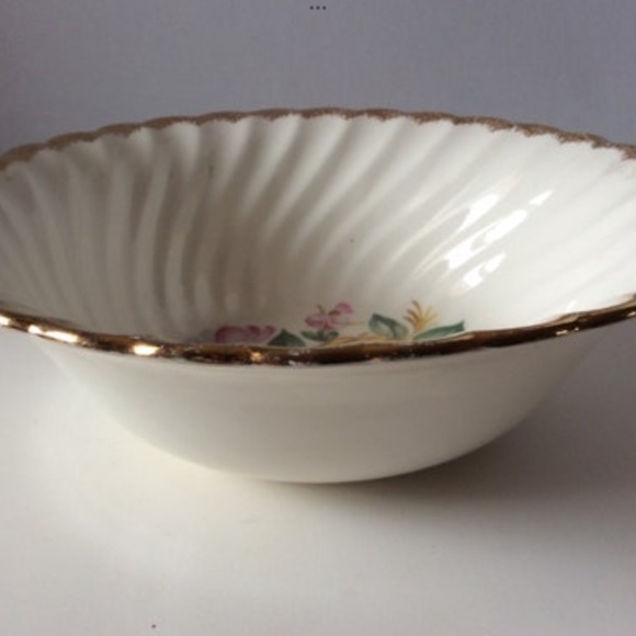 Vintage Floral Serving Bowl Royal China Scalloped Edges 22k Gold Rim Large - Picture 3 of 4